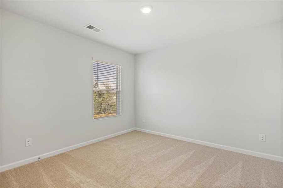 Spacious, unfurnished interior of a new home in Shoal Creek, Hampton (Image 13).