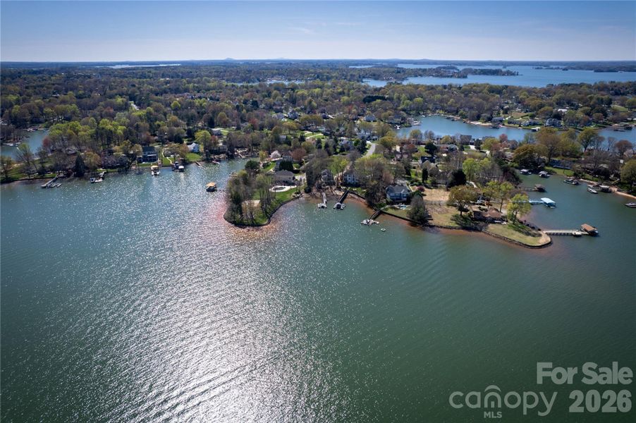 Just minutes to Lake Norman for boating, water sports, marinas, and lakefront fun! Just minutes to Lake Norman for boating, water sports, marinas, and lakefront fun!