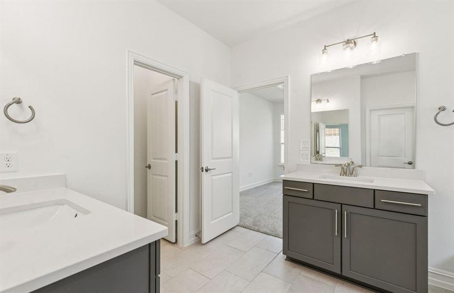 Owner's private bath with ample closet space Owner's private bath with ample closet space