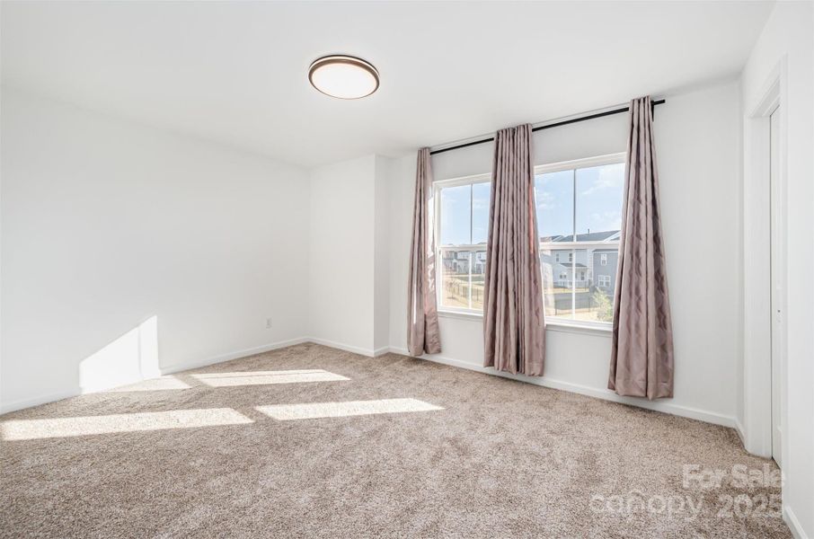 Spacious, unfurnished interior of a new home in Parkside Crossing, Charlotte (Image 31).