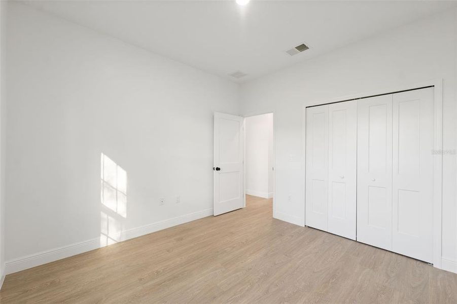 Spacious, unfurnished interior of a new home in , Ocala (Image 24).