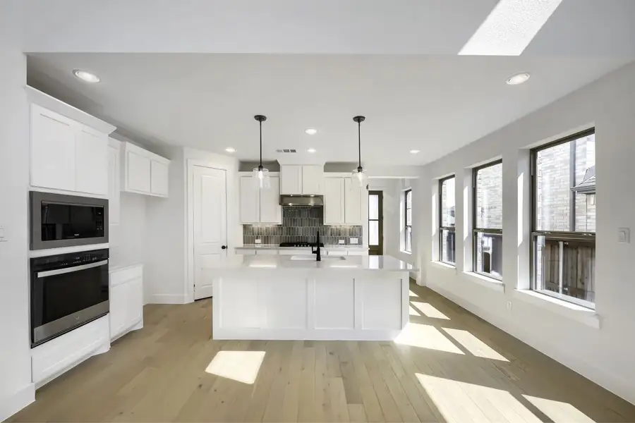 6028 Silverstein - Kitchen