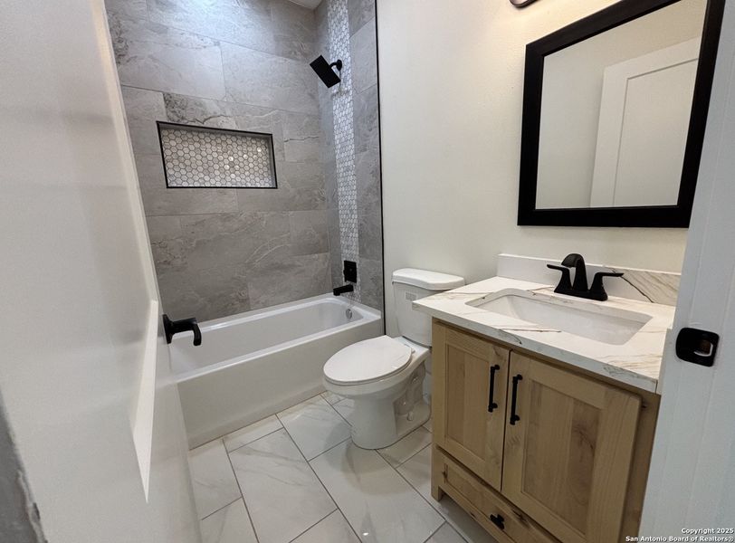 Furnished interior view inside a new home in , Uvalde (Image 16).