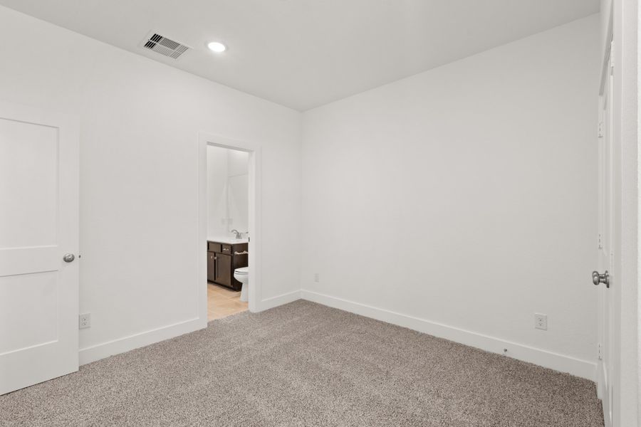 Spacious, unfurnished interior of a new home in Santa Rita Ranch, Liberty Hill (Image 38).