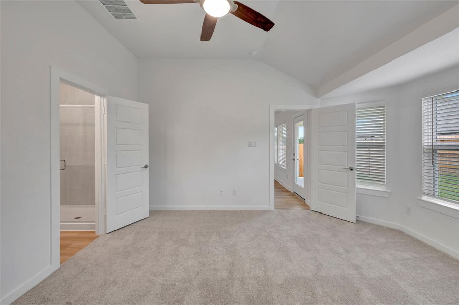 Spacious, unfurnished interior of a new home in Summerview, Fulshear (Image 26). Spacious, unfurnished interior of a new home in Summerview, Fulshear (Image 26).
