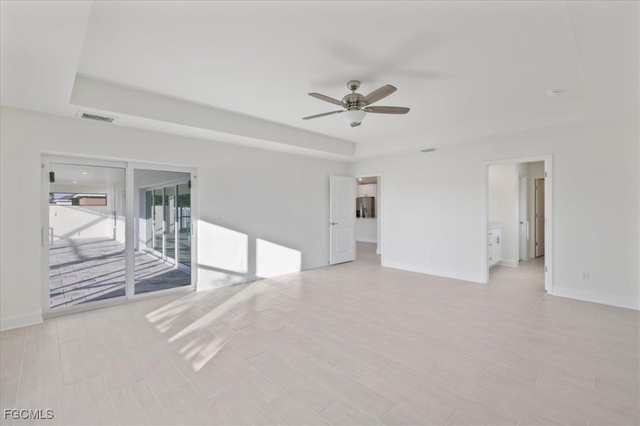 Spacious, unfurnished interior of a new home in Cape Coral, Cape Coral (Image 20).