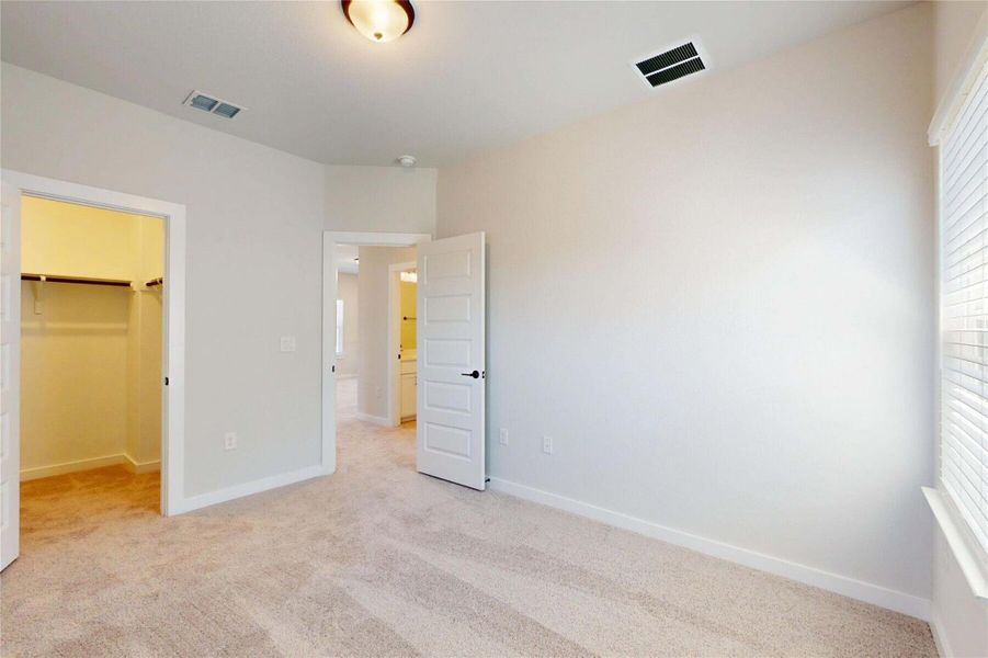 Spacious, unfurnished interior of a new home in Cedar Brook, Leander (Image 30).