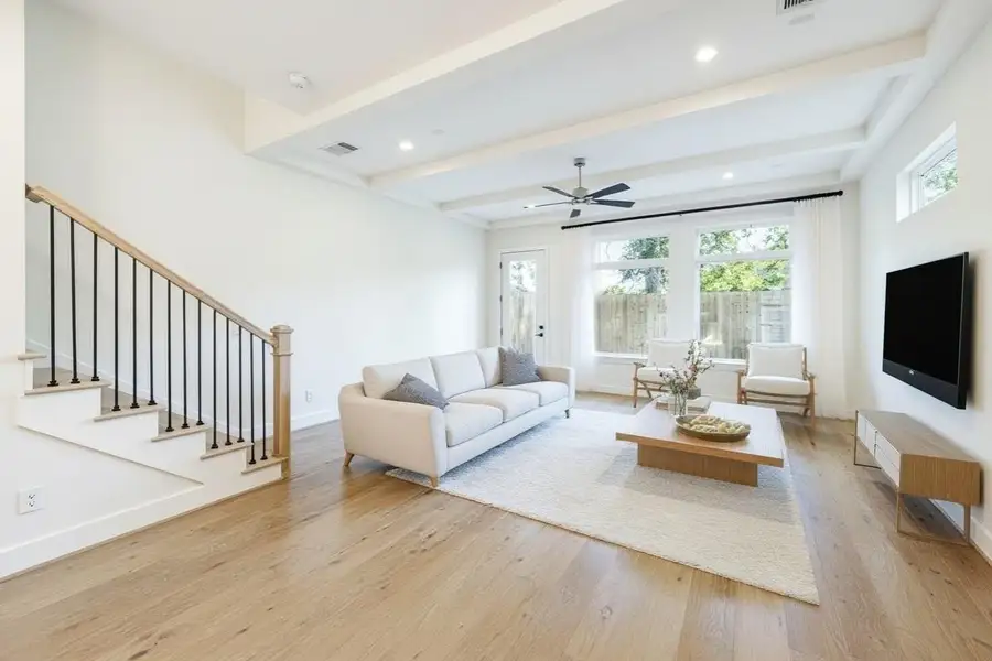 Effortless elegance that makes you feel instantly at home. Effortless elegance that makes you feel instantly at home.