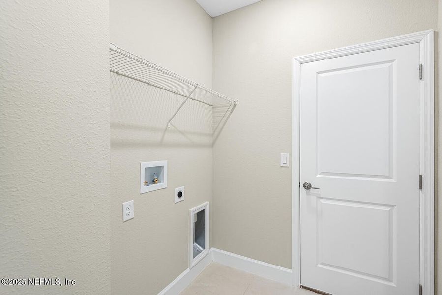 Spacious, unfurnished interior of a new home in Colbert Landings, Palm Coast (Image 22).