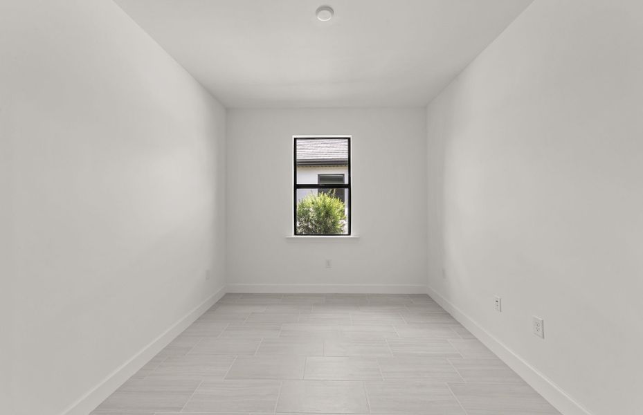 Spacious, unfurnished interior of a new home in Terreno, Naples (Image 12).