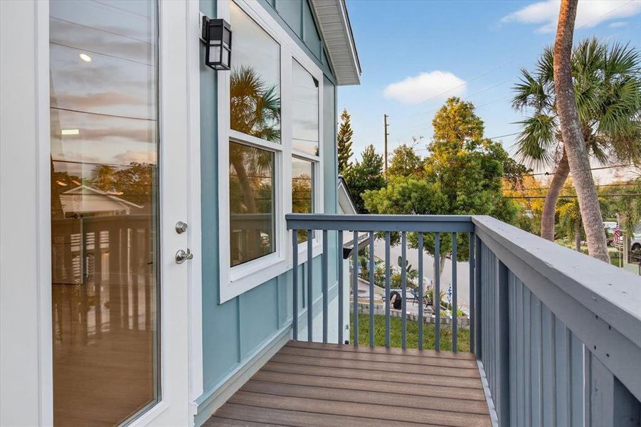 Exterior details and patio area of a home in , Tarpon Springs (Image 32).