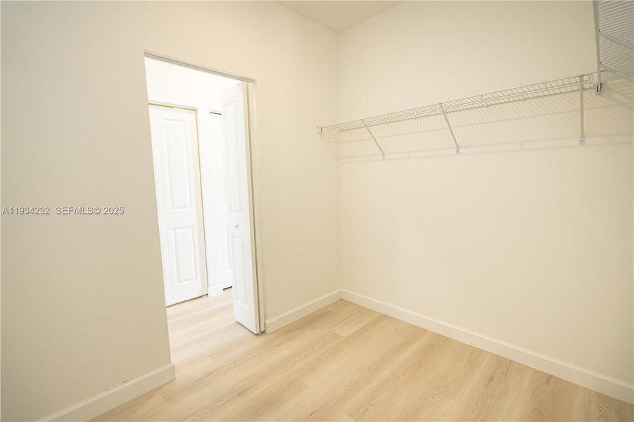 Spacious, unfurnished interior of a new home in Acacia Groves, Miami (Image 63).