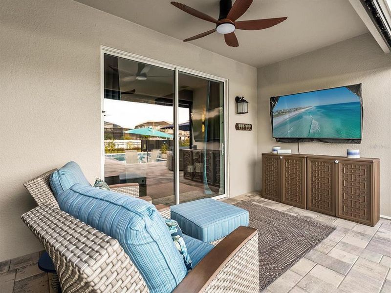 Exterior details and patio area of a home in , Orlando (Image 23).