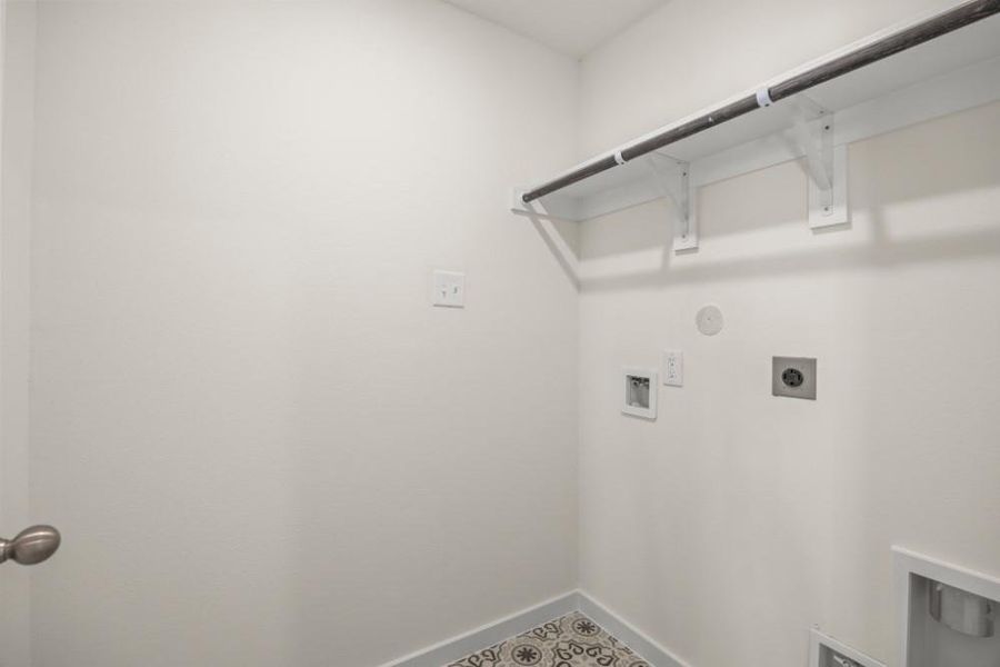 Spacious, unfurnished interior of a new home in Ashland, Angleton (Image 21).