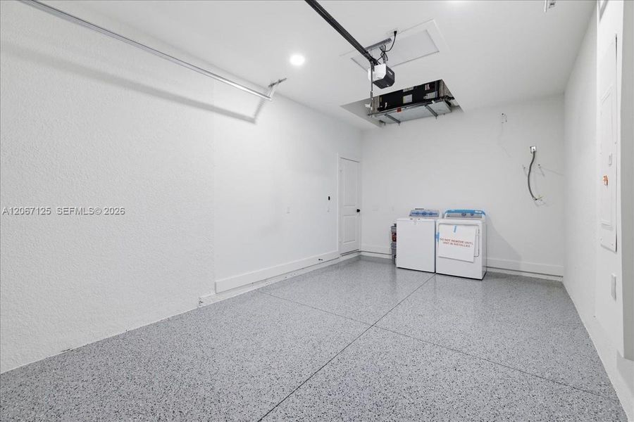 Spacious, unfurnished interior of a new home in , Lehigh Acres (Image 29).