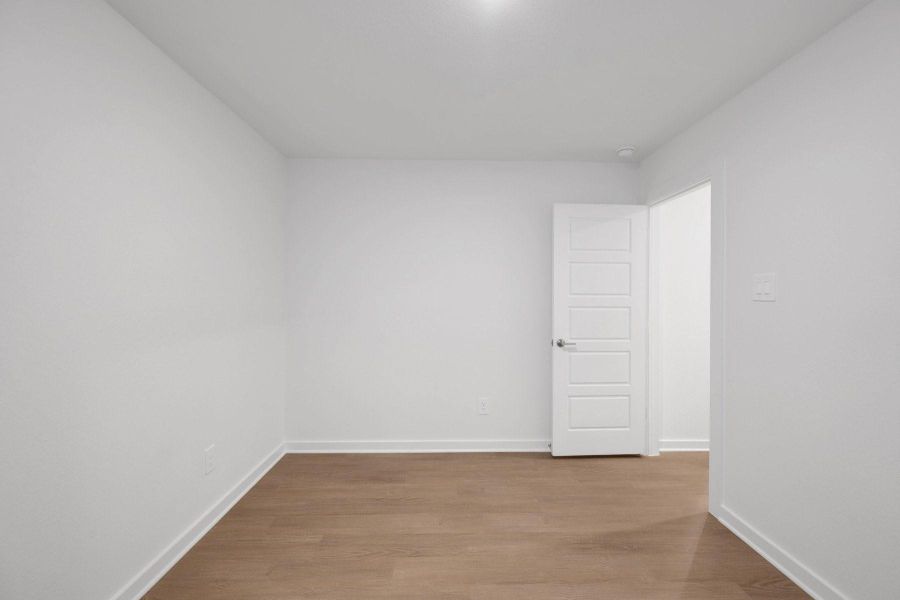 Spacious, unfurnished interior of a new home in Lone Star Landing, Montgomery (Image 25).