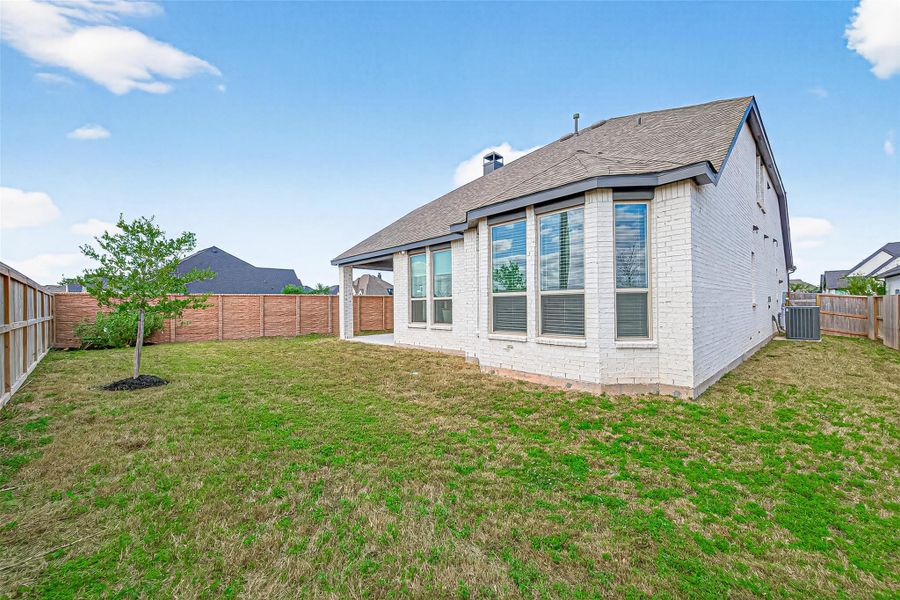 Exterior details and patio area of a home in , Katy (Image 26).