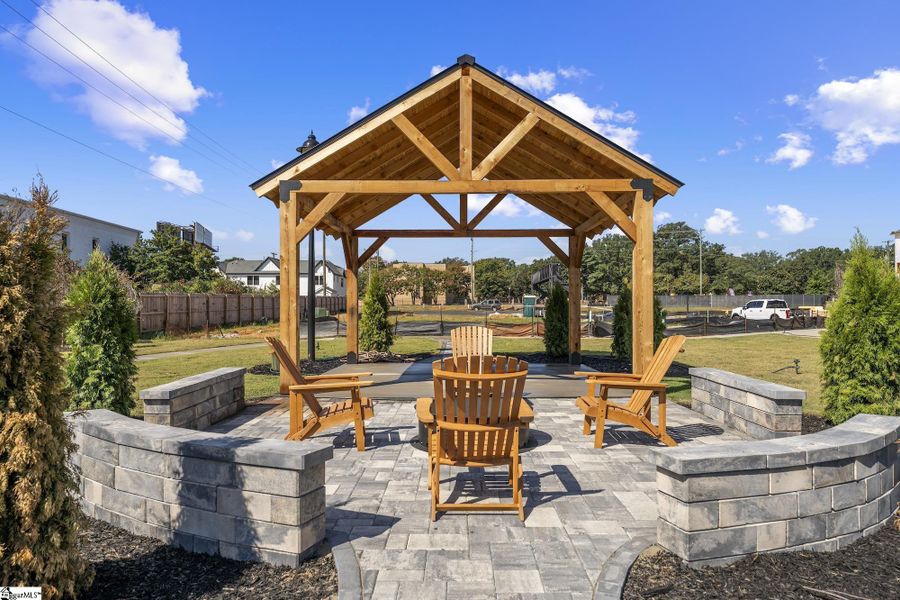 Community amenities in Renaissance Place, Greenville (Image 25).