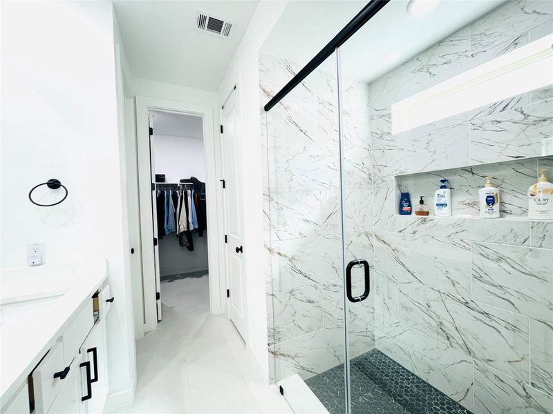 Master Bath (1st Floor)