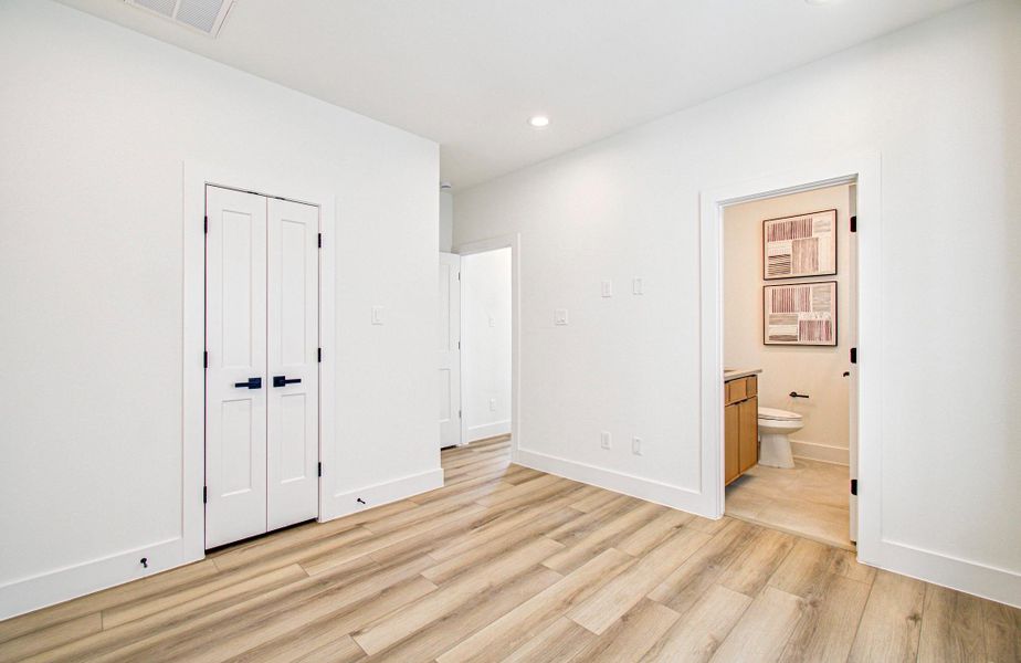 Spacious, unfurnished interior of a new home in , Houston (Image 21).