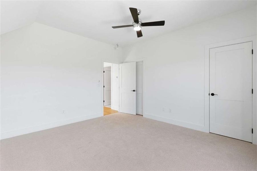 Spacious, unfurnished interior of a new home in , Peachtree City (Image 26).