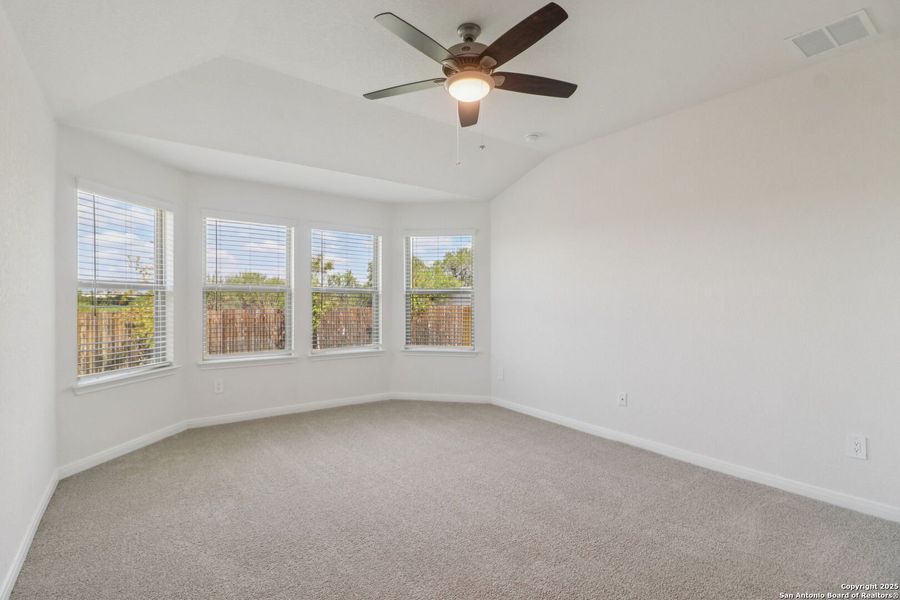 Spacious, unfurnished interior of a new home in Catalina, Converse (Image 31).