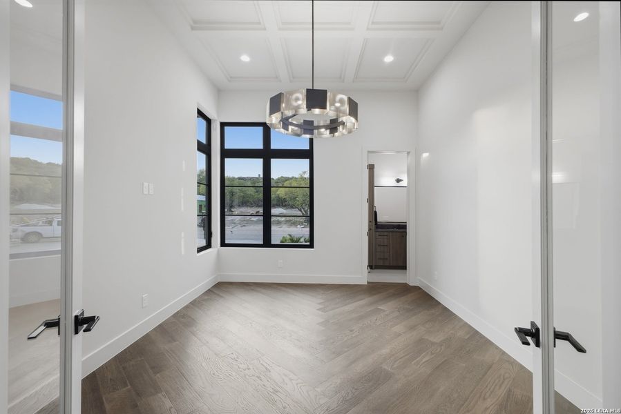 Spacious, unfurnished interior of a new home in , San Antonio (Image 28).