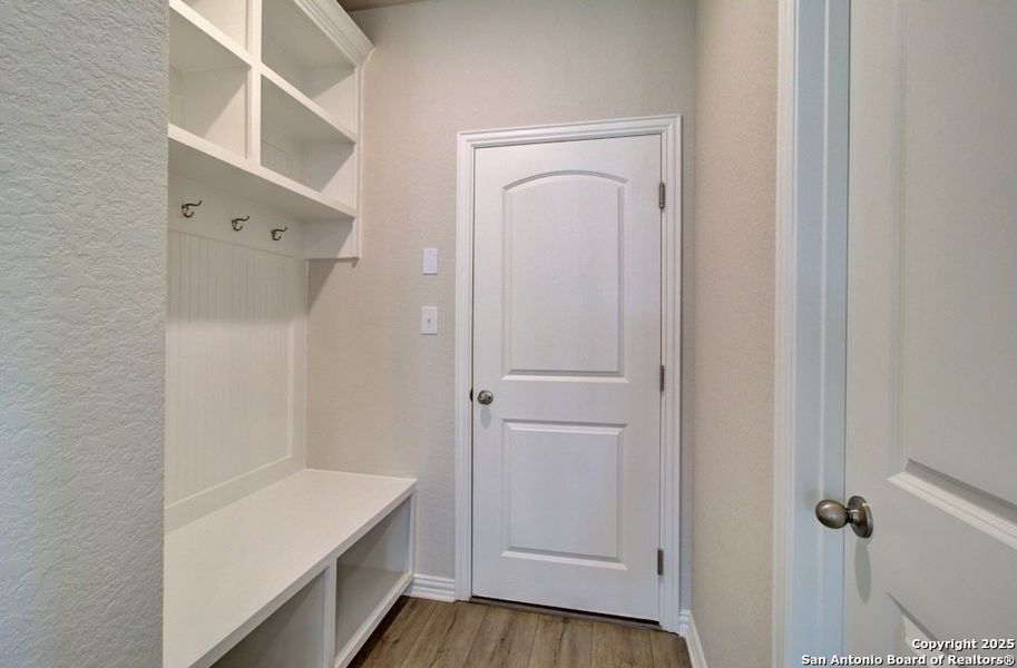 Spacious, unfurnished interior of a new home in Casinas at Gruene, New Braunfels (Image 18).