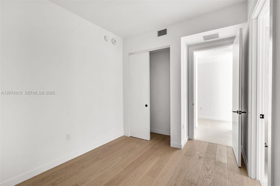 Spacious, unfurnished interior of a new home in , Miami (Image 15).