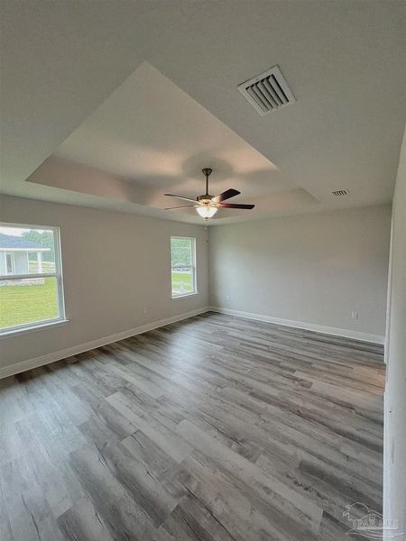 Spacious, unfurnished interior of a new home in Pine Top, Cantonment (Image 8).