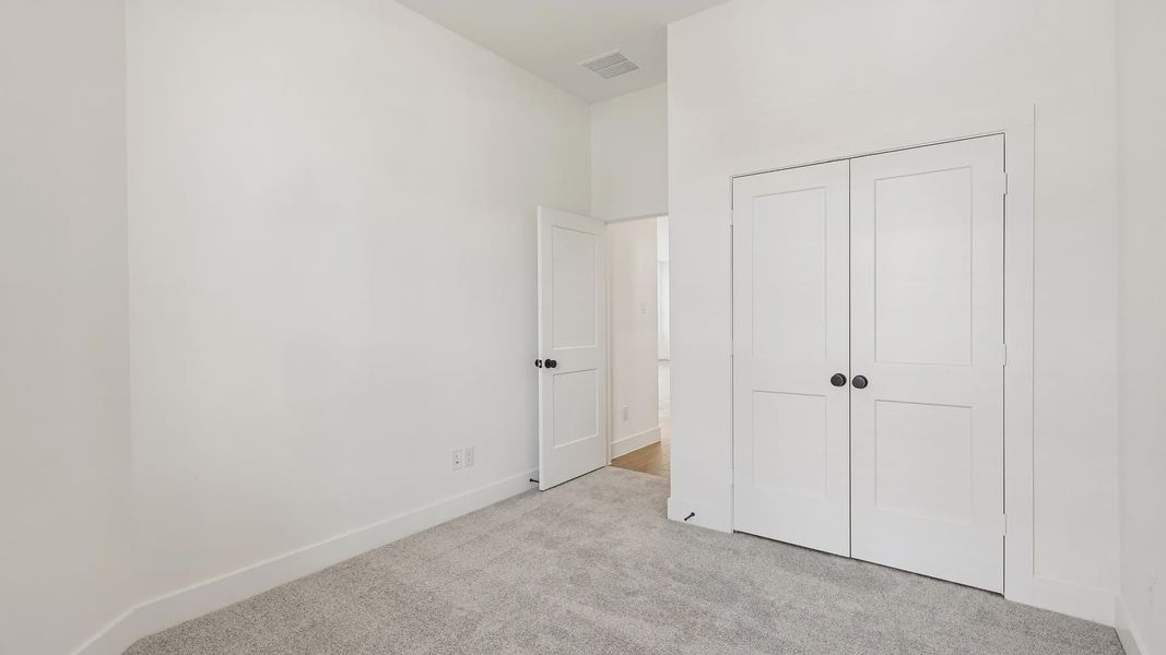 Spacious, unfurnished interior of a new home in Evergreen 40s, Conroe (Image 20).