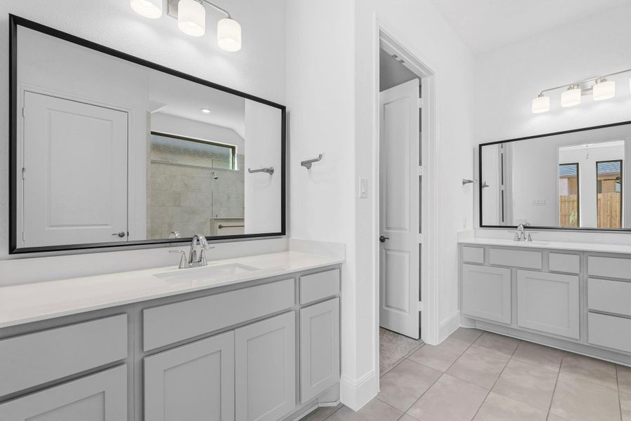 Furnished interior view inside a new home in Chambers Creek, Willis (Image 8).