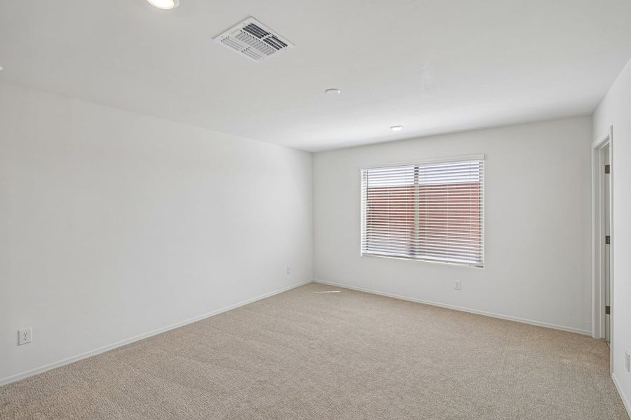 Spacious, unfurnished interior of a new home in Mandarina Reserve, Marana (Image 14).