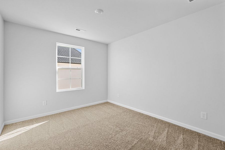 Spacious, unfurnished interior of a new home in Fieldstone, Lexington (Image 34).