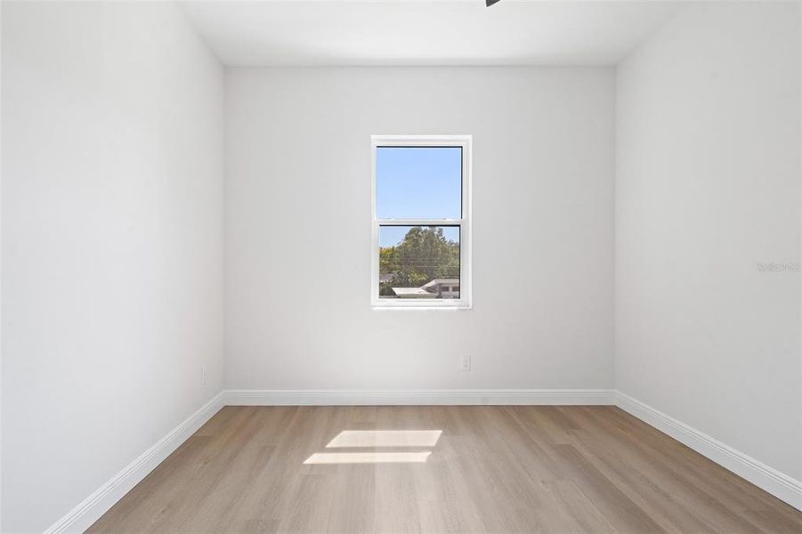 Spacious, unfurnished interior of a new home in , Tampa (Image 21).