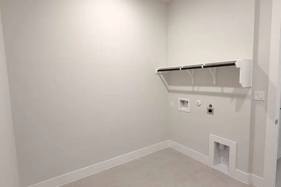 Spacious, unfurnished interior of a new home in The Grove at Blackhawk, Pflugerville (Image 25). Spacious, unfurnished interior of a new home in The Grove at Blackhawk, Pflugerville (Image 25).