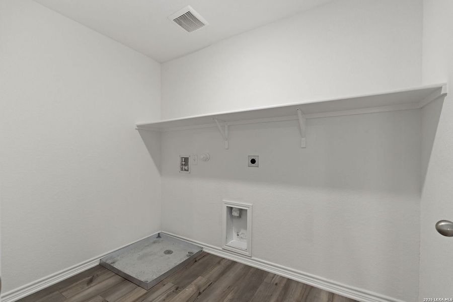 Spacious, unfurnished interior of a new home in Parklands, Schertz (Image 24).