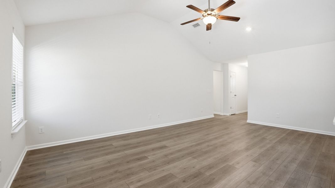 Spacious, unfurnished interior of a new home in Stillwater, Tullahoma (Image 13).