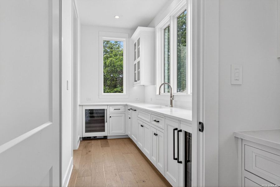 Furnished interior view inside a new home in , Alamo Heights (Image 15).