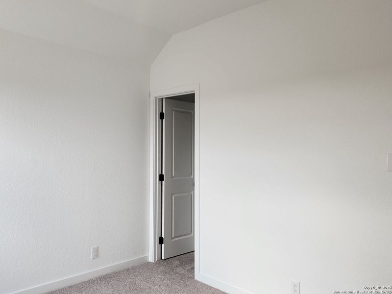 Spacious, unfurnished interior of a new home in Arcadia Ridge, San Antonio (Image 18).