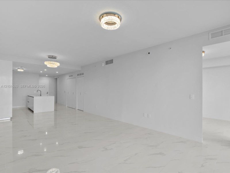 Spacious, unfurnished interior of a new home in Aria Reserve, Miami (Image 44).