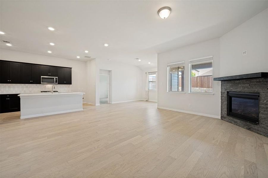 Spacious, unfurnished interior of a new home in The Villages of Hurricane Creek, Anna (Image 23).