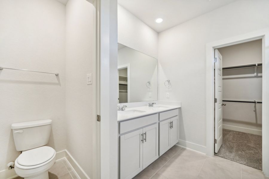 Primary suite bathroom in the Medina floorplan at a Meritage Homes community.