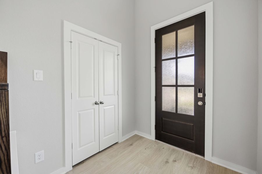 Spacious, unfurnished interior of a new home in Sunterra 40, Katy (Image 16).