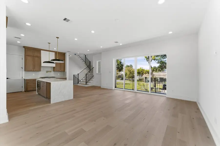 Spacious, unfurnished interior of a new home in , Houston (Image 13).