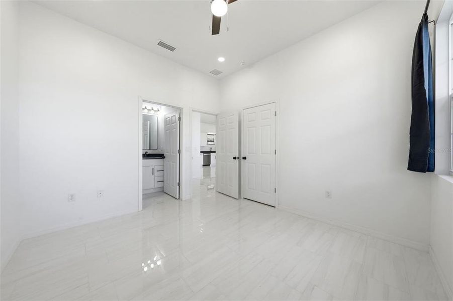 Spacious, unfurnished interior of a new home in , Eustis (Image 11).