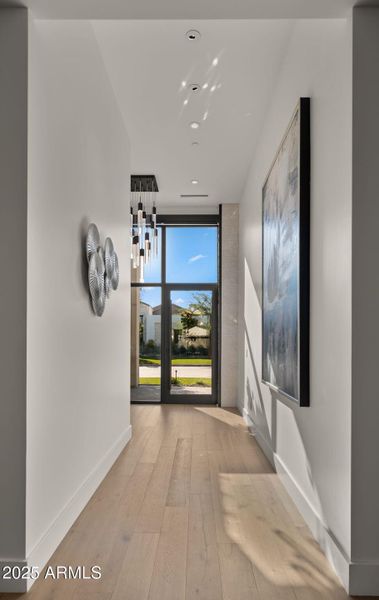 15-web-or-mls-Foyer2