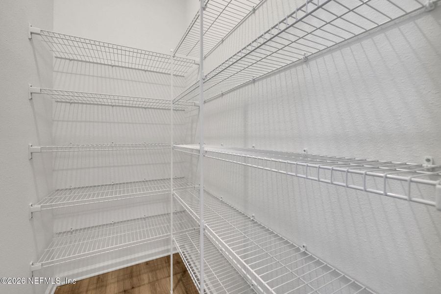 Spacious, unfurnished interior of a new home in Jennings Farm, Middleburg (Image 31).