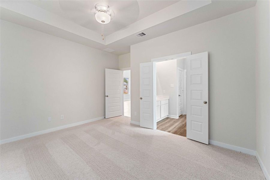 Spacious, unfurnished interior of a new home in Lexington Heights, Willis (Image 22).