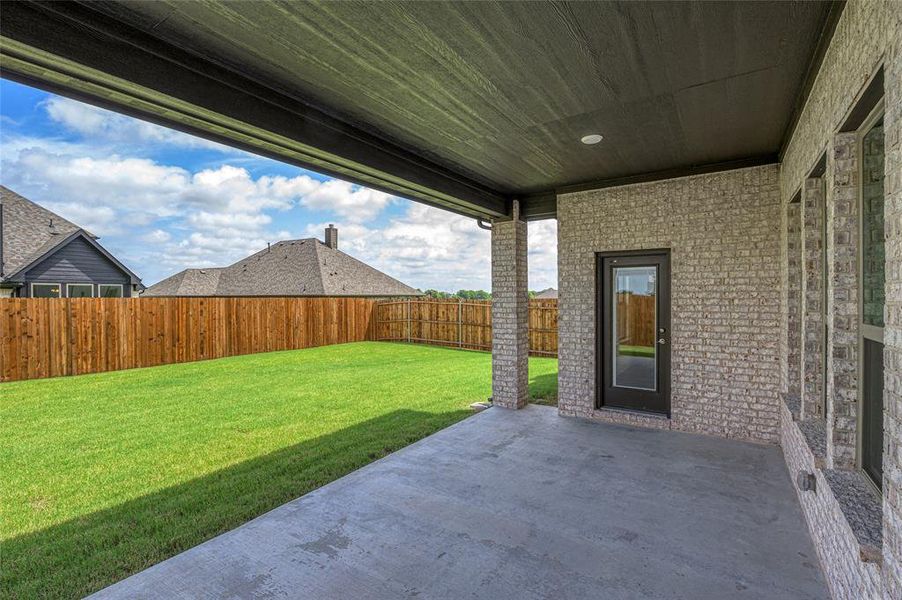 Exterior details and patio area of a home in Stone River Glen, Royse City (Image 22).